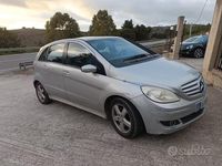 Usata Mercedes B200 140 CV (102 kW) 2010 Grigio Monovolume