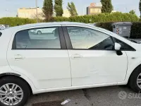 Usata Fiat Grande Punto 77 CV (56 kW) 2012 Bianco Utilitaria