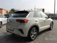 Usata VW T-Roc R-line 116 CV (85 kW) 2023 Bianco SUV