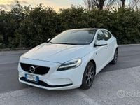 Usata Volvo V40 Ocean Race 120 CV (88 kW) 2017 Bianco Berlina