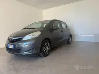 Usata Toyota Yaris Lounge 69 CV (50 kW) 2012 Grigio Utilitaria