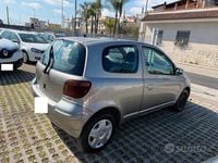 Usata Toyota Yaris Sol 75 CV (55 kW) 2005 Grigio Berlina