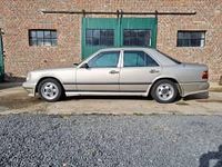 Usata Mercedes E300 188 CV (138 kW) 1986 Oro Berlina
