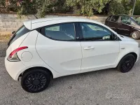 Usata Lancia Ypsilon 69 CV (50 kW) 2014 Bianco Utilitaria