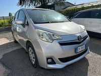 Usata Toyota Verso-S Active 99 CV (72 kW) 2012 Argento Monovolume