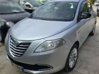 Usata Lancia Ypsilon 69 CV (50 kW) 2014 Argento Utilitaria