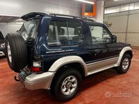 Usata Mitsubishi Pajero 99 CV (72 kW) 1996 Blu/azzurro SUV