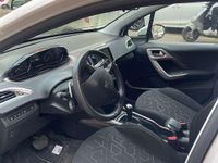 Usata Peugeot 2008 Active 82 CV (60 kW) 2015 Bianco SUV