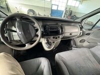 Usata Renault Trafic 101 CV (74 kW) 2006 Argento Monovolume