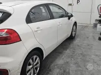 Usata Kia Rio Active 85 CV (62 kW) 2016 Bianco Utilitaria