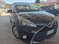 Usata Toyota Yaris 90 CV (66 kW) 2015 Nero Utilitaria