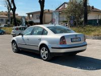 Usata VW Passat 130 CV (95 kW) 2002 Grigio Berlina