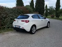 Usata Alfa Romeo Giulietta Distinctive 105 CV (77 kW) 2010 Bianco Utilitaria