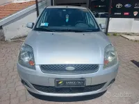 Usata Ford Fiesta Titanium 75 CV (55 kW) 2006 Grigio Utilitaria