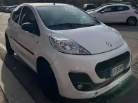 Usata Peugeot 107 68 CV (50 kW) 2013 Bianco Utilitaria