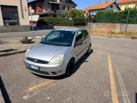 Usata Ford Fiesta 68 CV (50 kW) 2004 Grigio Utilitaria