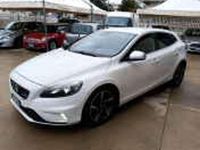 Gebraucht Volvo V40 R-Design Momentum 114 PS (83 kW) 2015 Weiß Limousine