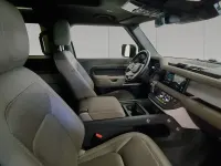 Usata Land Rover Defender SE 200 CV (147 kW) 2023 Pangea green SUV
