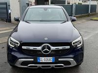 Usata Mercedes GLC300e 211 CV (155 kW) 2022 Blu canvasite metallizzato Coupé