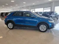 Usata VW T-Roc Life 110 CV (80 kW) 2023 Bluazzurro SUV