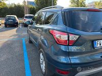 Usata Ford Kuga 120 CV (88 kW) 2019 Blu SUV