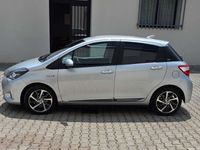 Usata Toyota Yaris Hybrid Active 73 CV (53 kW) 2019 Argento Berlina