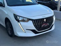 Usata Peugeot 208 Allure 102 CV (75 kW) 2022 Bianco Utilitaria
