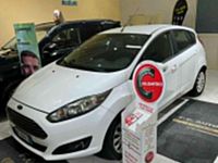 Usata Ford Fiesta Titanium 75 CV (55 kW) 2014 Bianco Utilitaria