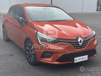 Usata Renault Clio V Techno 145 CV (106 kW) 2023 Arancione Utilitaria