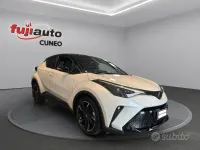 Usata Toyota C-HR Sport 184 CV (135 kW) 2022 Pearl white & black SUV
