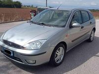 Usata Ford Focus Zetec 100 CV (73 kW) 2004 Grigio Berlina