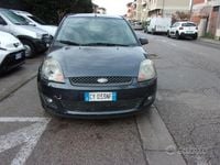Usata Ford Fiesta Titanium 74 CV (54 kW) 2006 Grigio Utilitaria