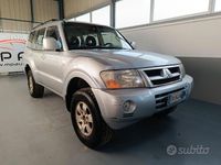 Usata Mitsubishi Pajero Instyle 160 CV (117 kW) 2005 Grigio SUV