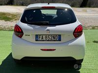 Usata Peugeot 208 Active 68 CV (50 kW) 2015 Bianco Utilitaria