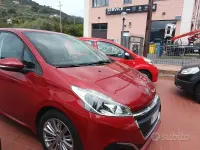 Usata Peugeot 208 Active 75 CV (55 kW) 2017 Rosso Utilitaria