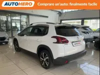 Usata Peugeot 2008 Allure 100 CV (73 kW) 2016 Bianco SUV