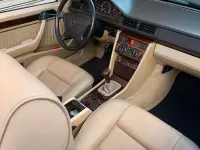 Usata Mercedes E200 136 CV (100 kW) 1995 Bluazzurro Cabrio