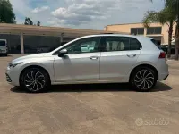 Usata VW Golf VIII Style 116 CV (85 kW) 2021 Grigio Utilitaria