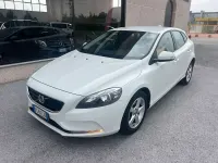 Usata Volvo V40 Momentum 120 CV (88 kW) 2016 Bianco Berlina