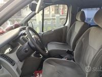 Usata Opel Vivaro 135 CV (99 kW) 2004 Grigio Monovolume