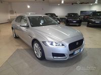 Usata Jaguar XF Portfolio 180 CV (132 kW) 2019 Argento Berlina