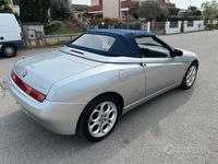 Begagnad Alfa Romeo Spider 150 HK (110 kW) 2001 Grå Cab