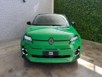 Usata Renault 5 E-Tech Komfort 77 kW (106 CV) 2025 Verde metallizato Berlina