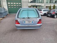 Usata Mercedes E270 Avantgarde 170 CV (125 kW) 2000 Grigio Station wagon