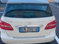 Usata Mercedes B200 136 CV (100 kW) 2012 Bianco Utilitaria