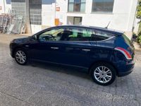 Usata Lancia Delta 120 CV (88 kW) 2011 Blu Utilitaria