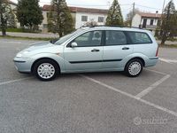 Usata Ford Focus 100 CV (73 kW) 2003 Grigio Station wagon