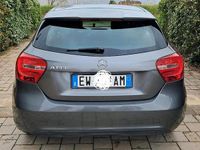 Usata Mercedes A180 122 CV (89 kW) 2014 Grigio Berlina