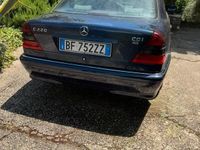 Usata Mercedes C220 150 CV (110 kW) 1999 Blu Berlina