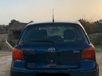 Usata Toyota Yaris 65 CV (47 kW) 2005 Blu Berlina